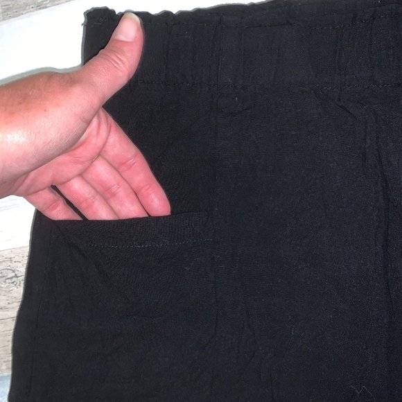 Lily White Women's Black Shorts - Size Medium - Picture 4 of 4